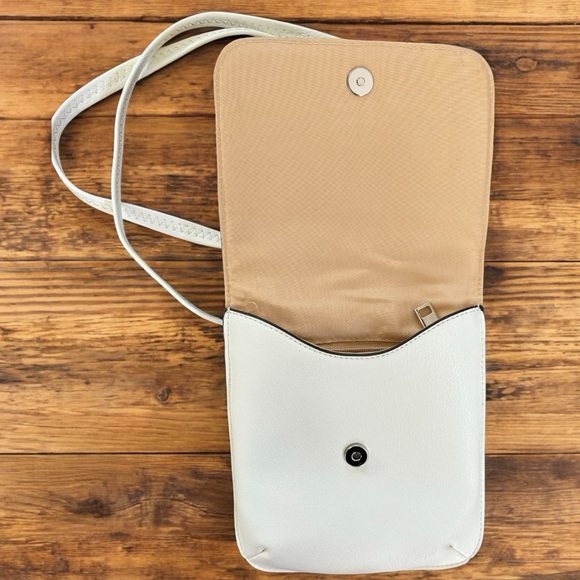 COLLECTION XIIX White Crossbody/Wristlet Handbag - Picture 3 of 6
